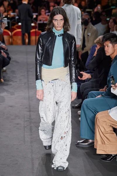 Look 18